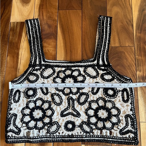 Black and Cream Floral Crochet Top - Picture 10 of 11